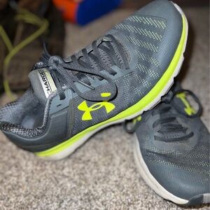 Under Armour Charged Europa 2 Gray Bright Yellow Green Athletic Shoes Size 8.5